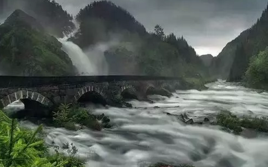 關于流水的句子