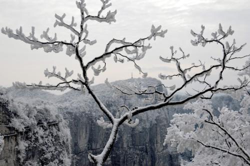 形容大雪紛飛的語(yǔ)句