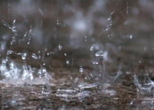 形容雨中的詩句 下雨的唯美詩句